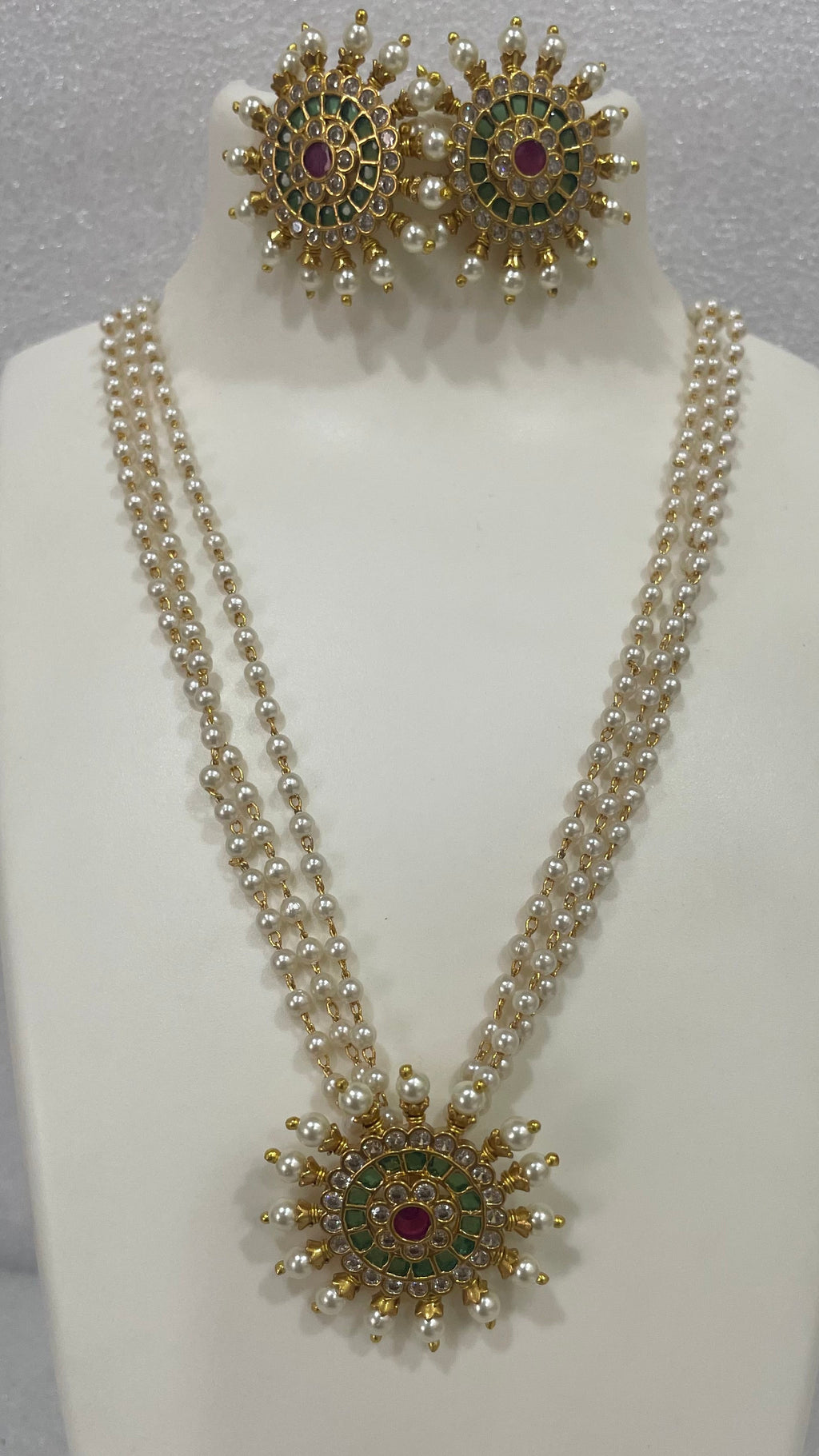 Red green Rathachakra Locket Set with 3 layered pearl strand  L1110 1110