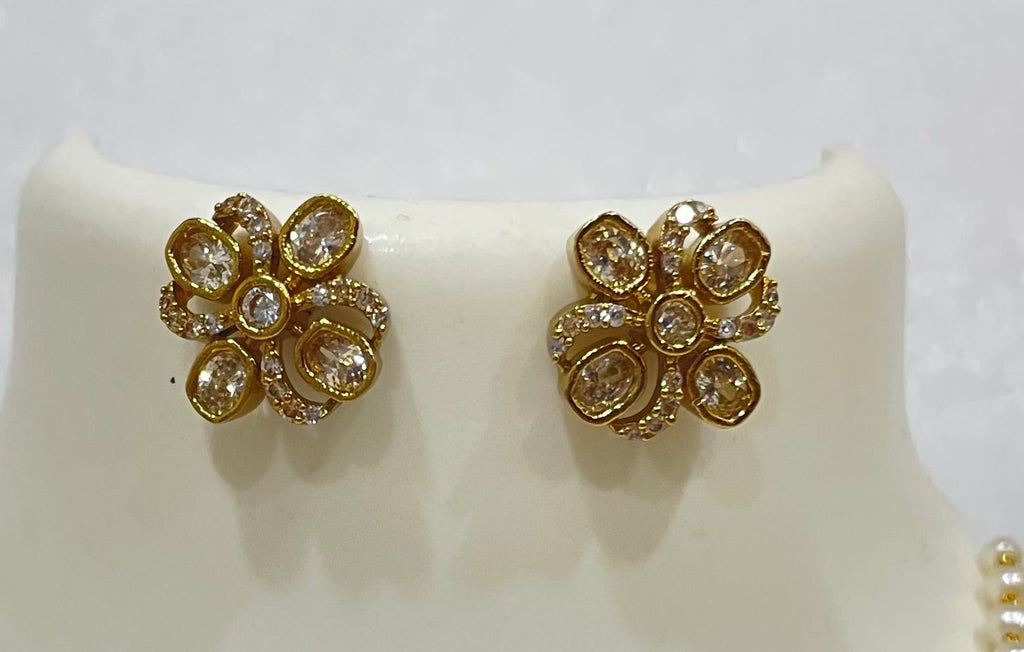 AD single stone locket set with pearl strands L1105 1105