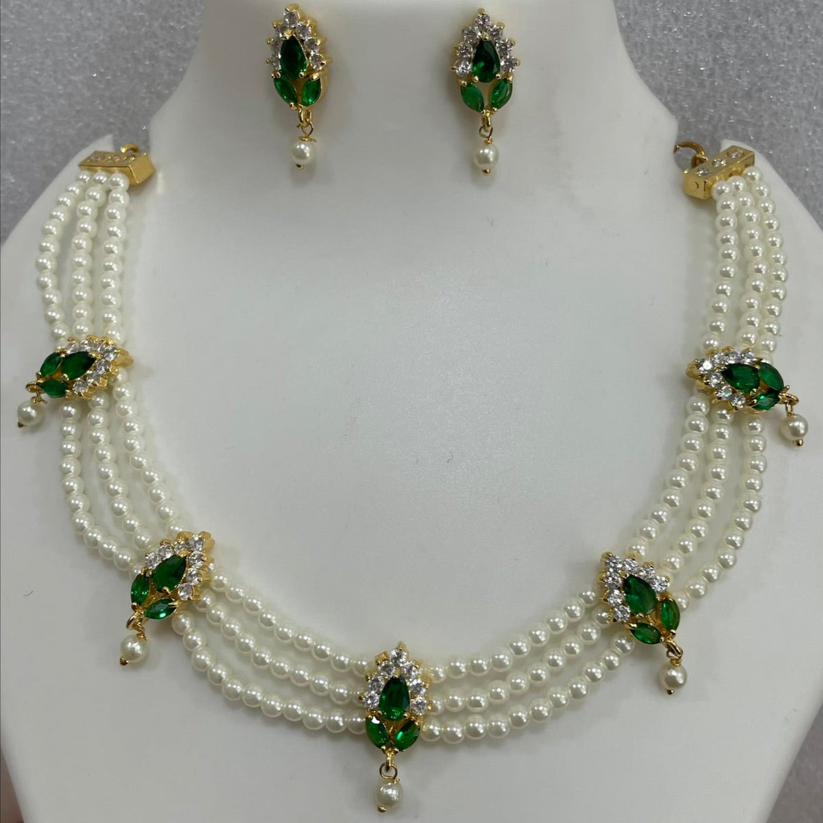 Green AD petal Choker CH1115