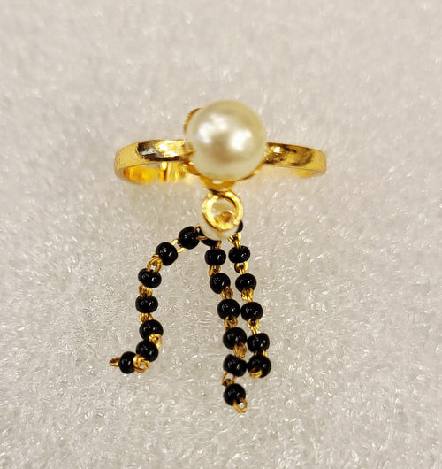 Adjustable Moti and Ganthan Finger Ring m598 598