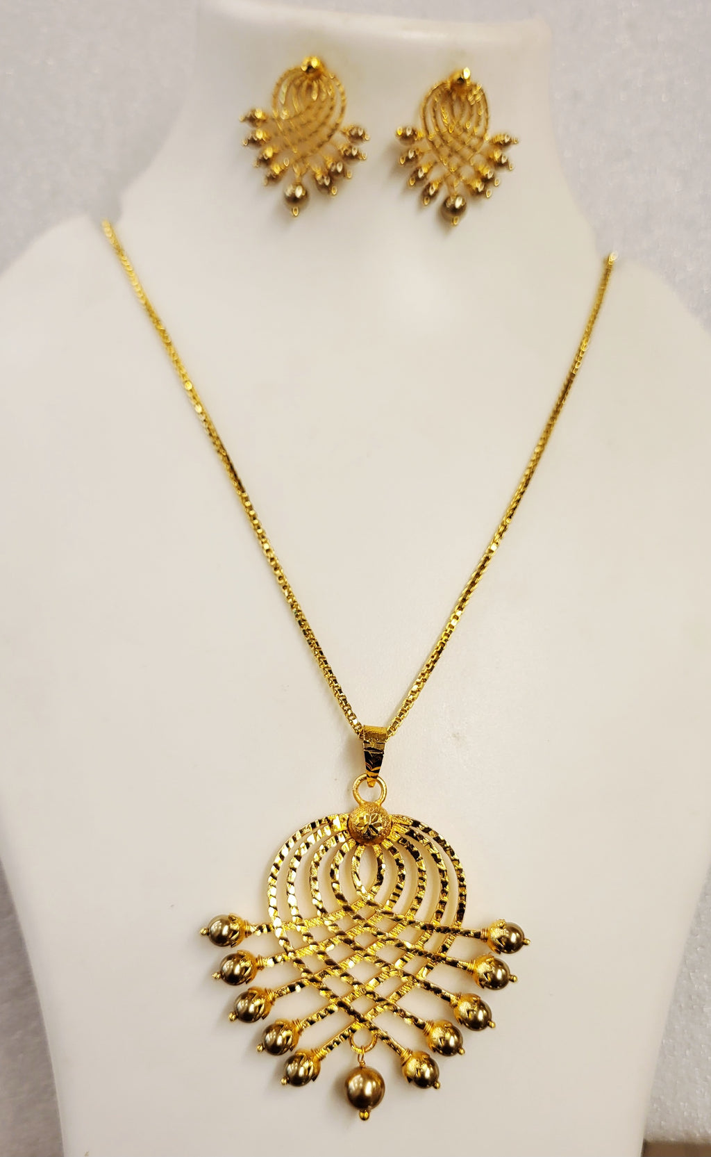 Rangoli Set in Golden Pearls with Golden Pearls String or Chain m710 710