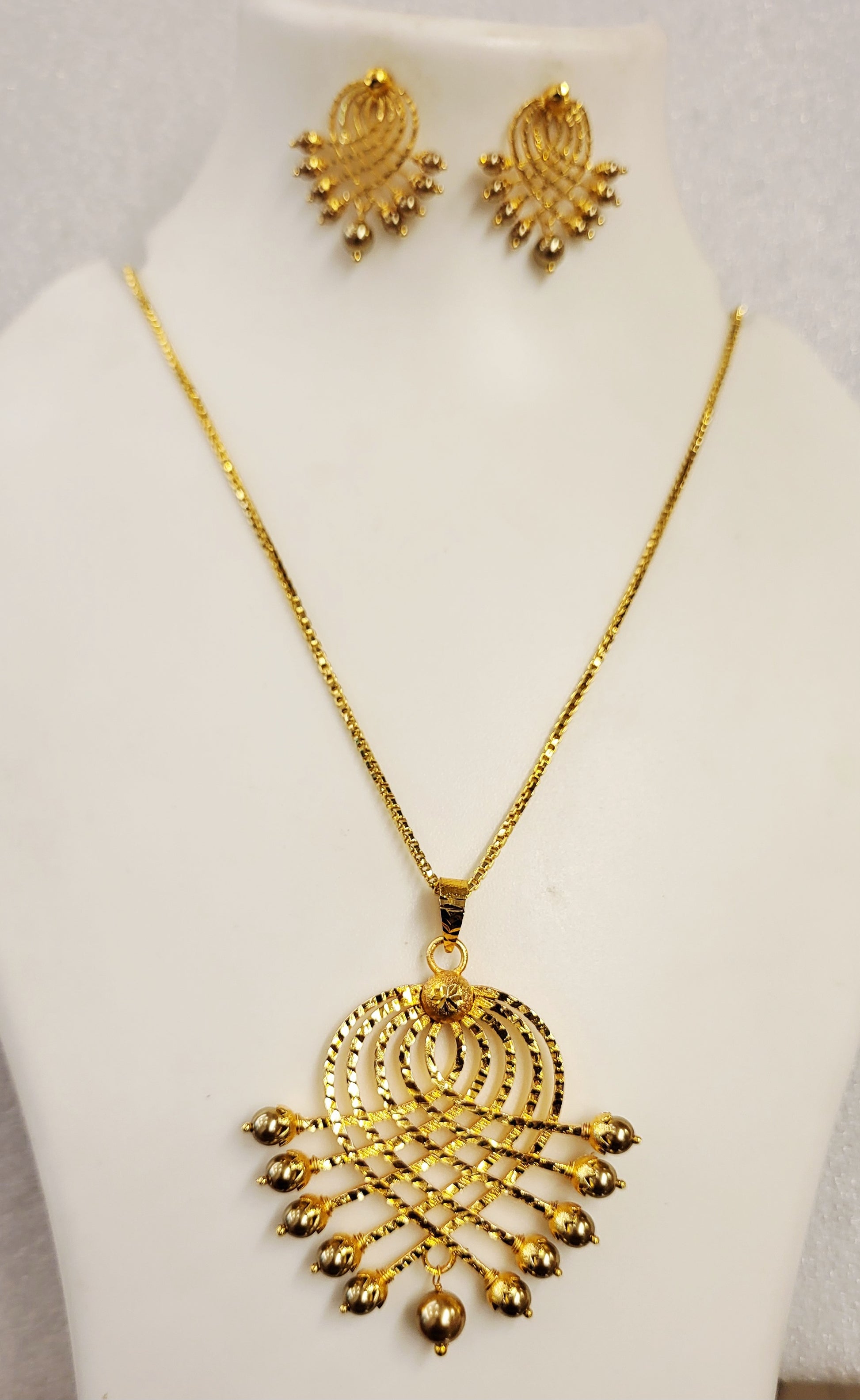 Rangoli Set in Golden Pearls with Golden Pearls String or Chain m710 710
