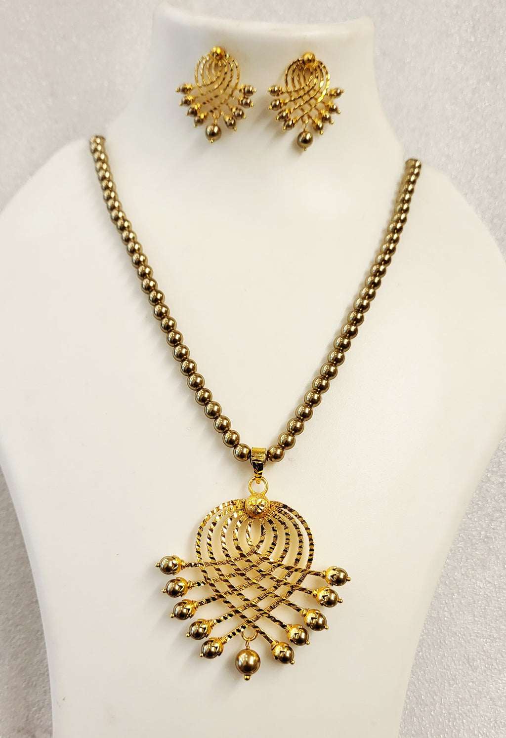 Rangoli Set in Golden Pearls with Golden Pearls String or Chain m710 710