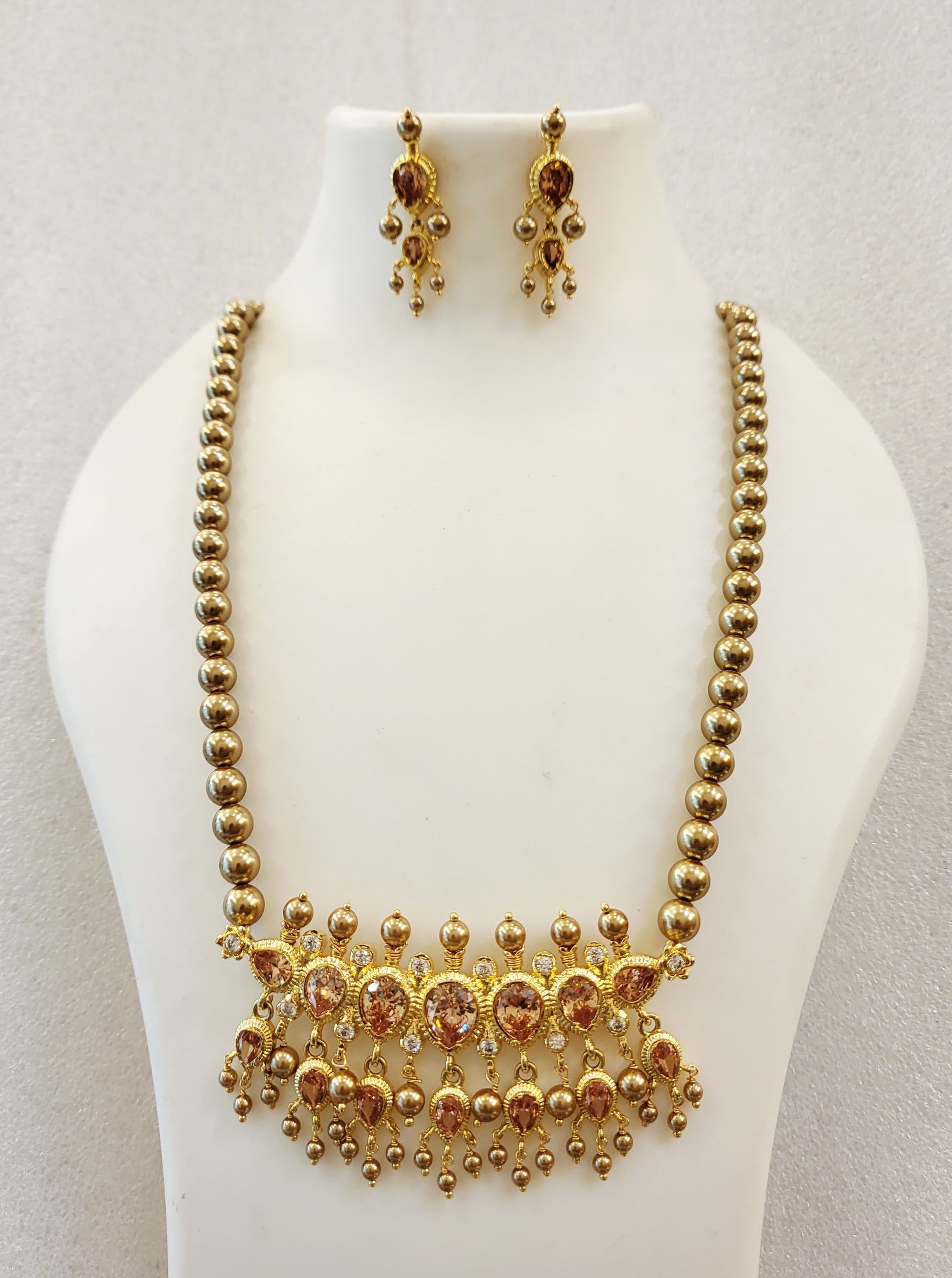 Pushkaraj / Champagne Colour 7 leaves Tanmani with Golden Pearls m717 717