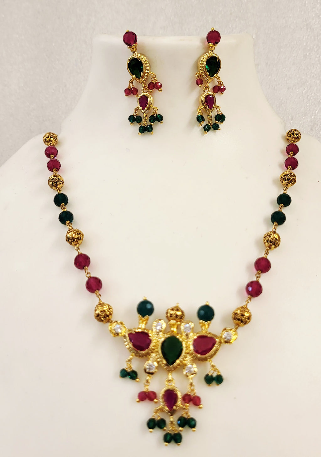 3 Leaf Red Green Tanmani with Crystal Beads m740 740
