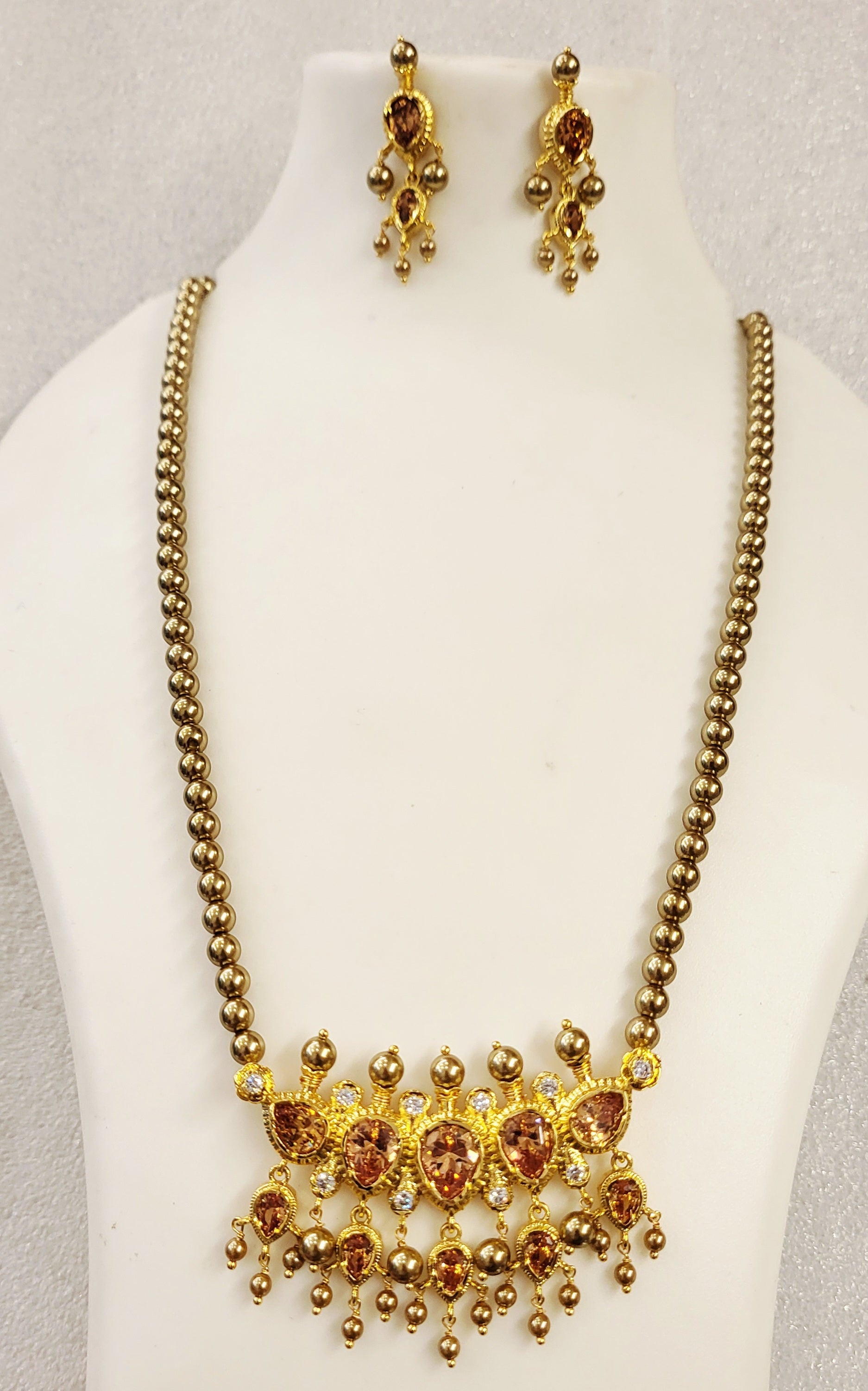 5 Leaf Sapphire Yellow / Champagne Colour Tanmani in Golden Pearls m737 737