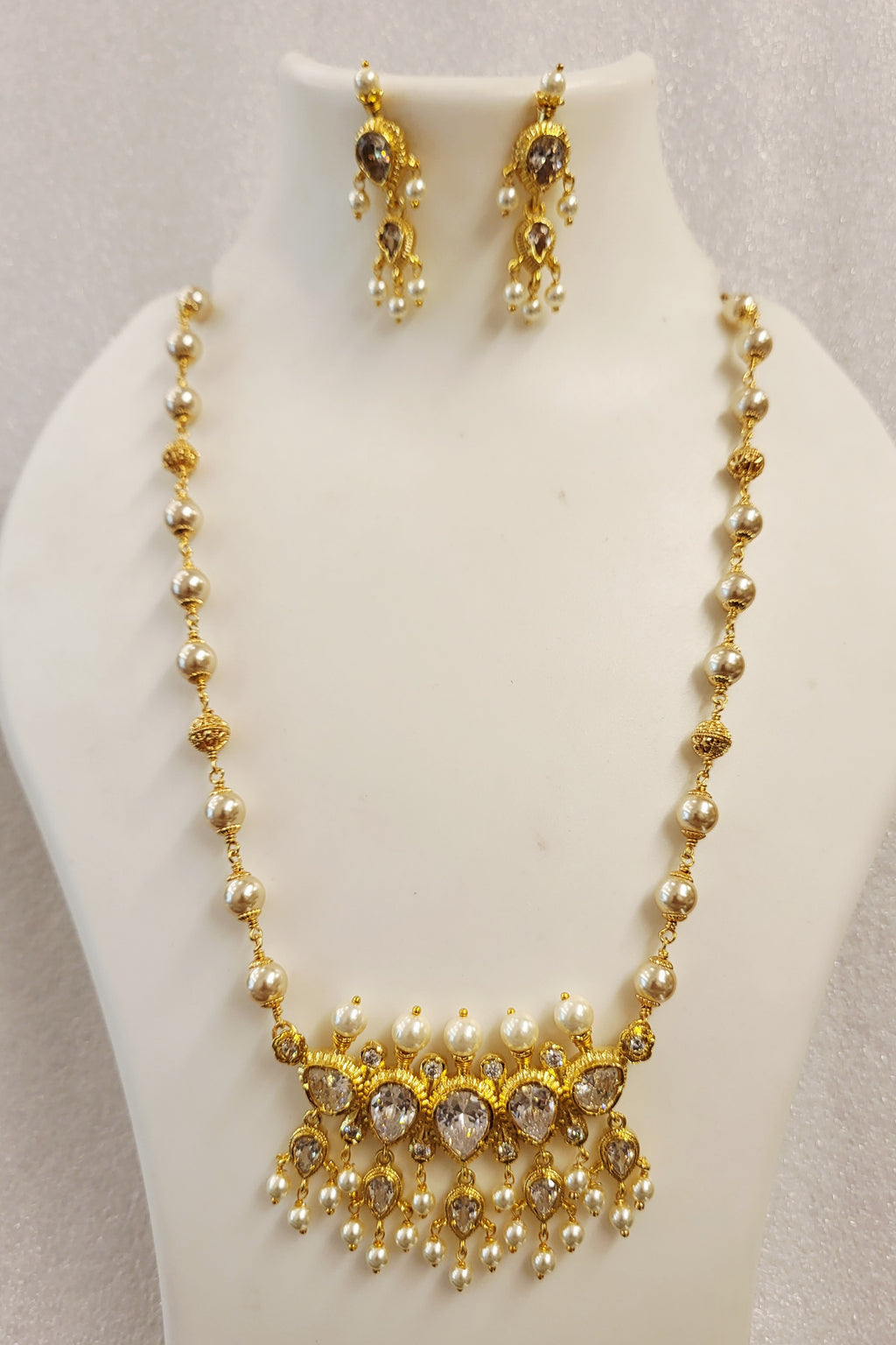 5 Leaf White Tanmani with Golden Beads and Pearls m787 787