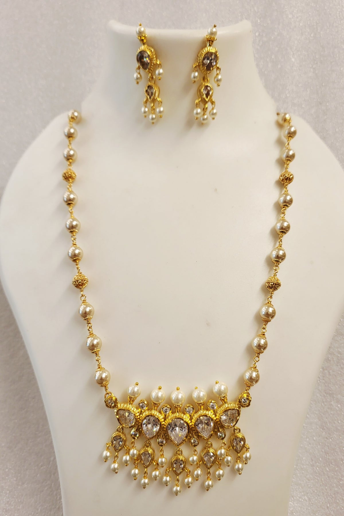 5 Leaf White Tanmani with Golden Beads and Pearls m787 787