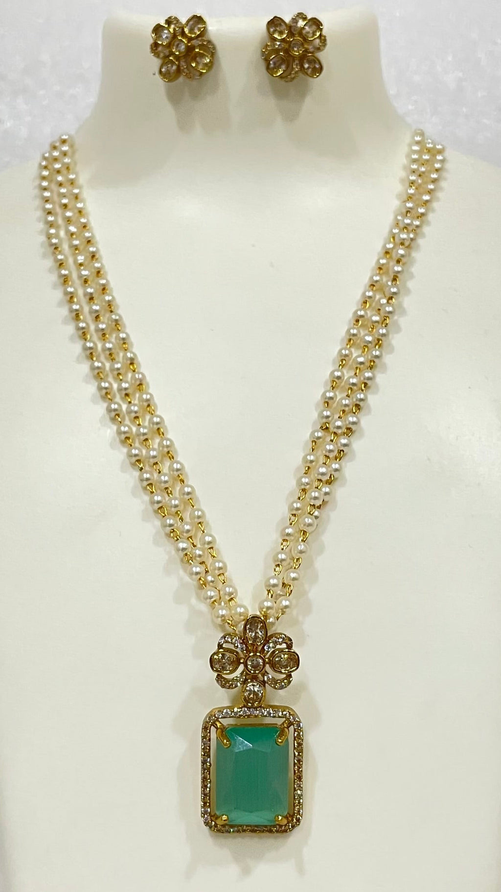 AD single stone locket set with pearl strands L1105 1105