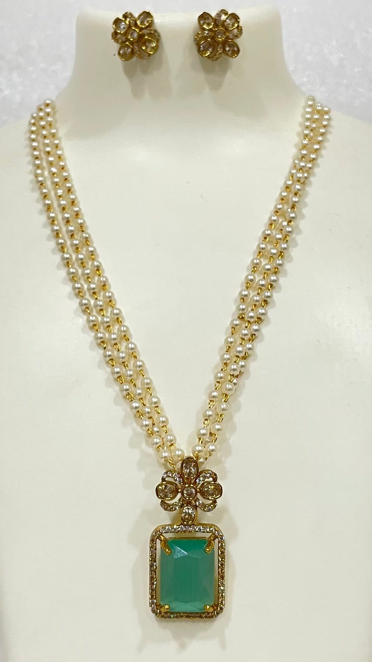 AD single stone locket set with pearl strands L1105 1105