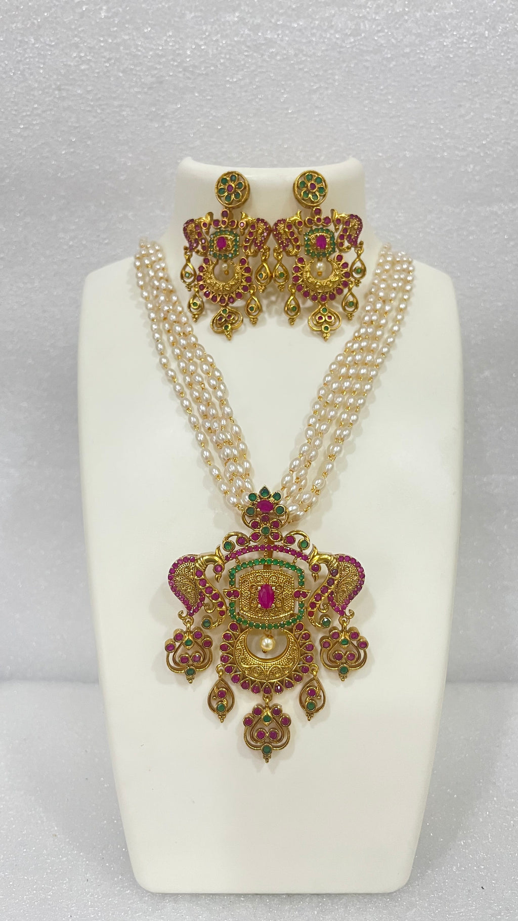 Anitque finish red green mayur locket set with 3 layered pearl strands L1113 1113