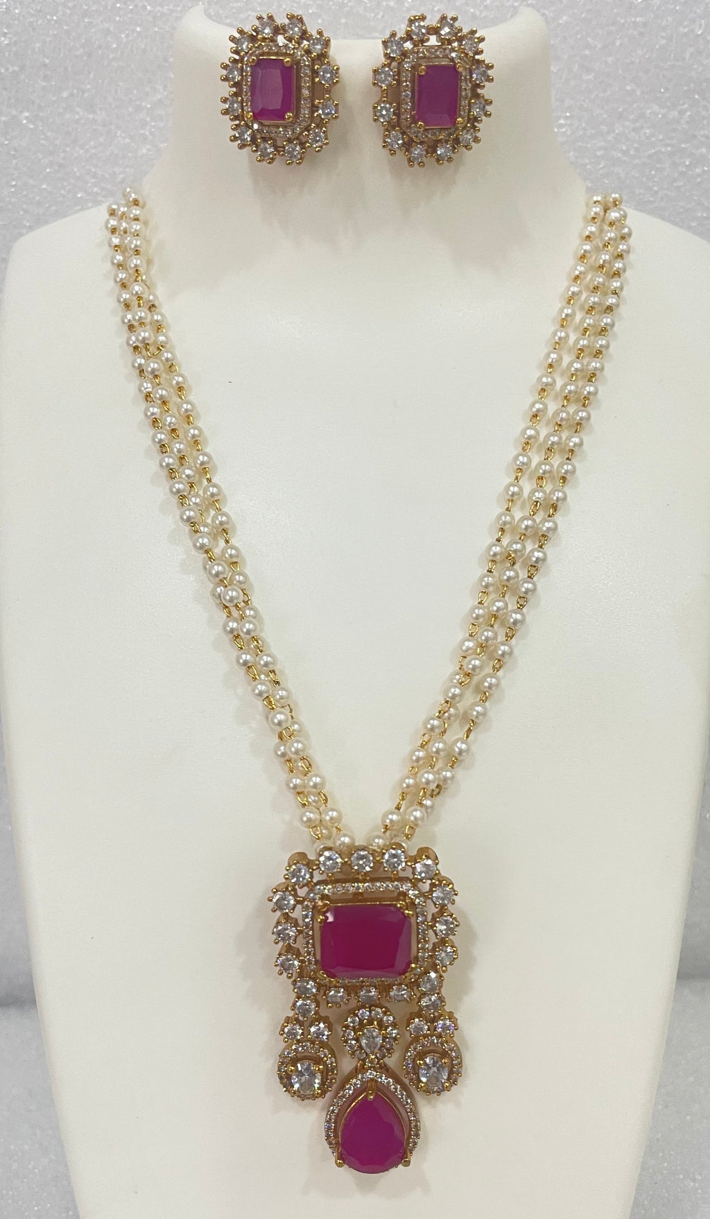 AD single stone locket set with 3 layered pearl strand L1109 1109