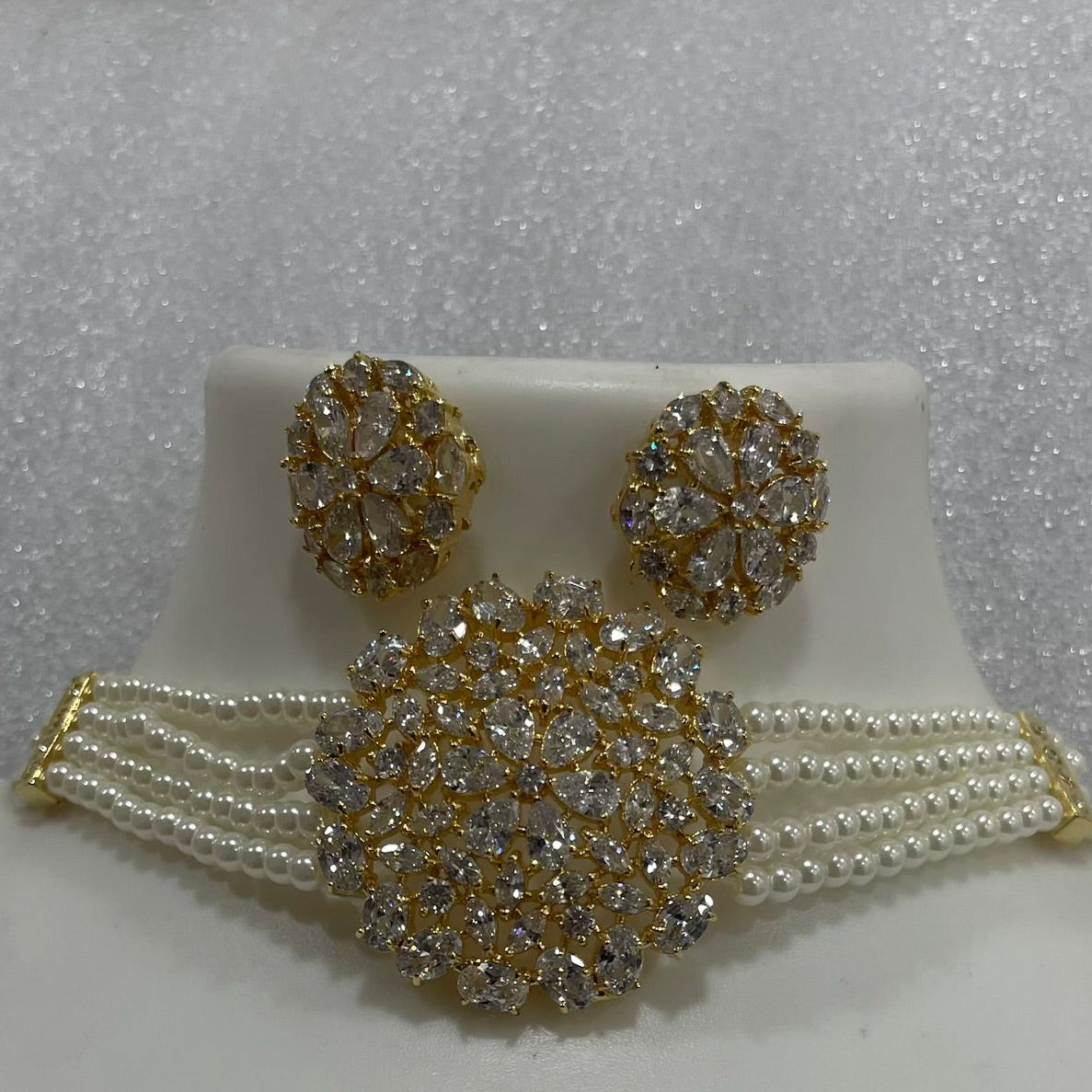 White AD flower Choker CH1118
