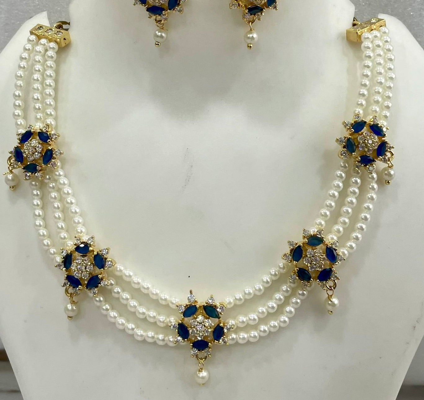Blue and Whote AD choker CH1104