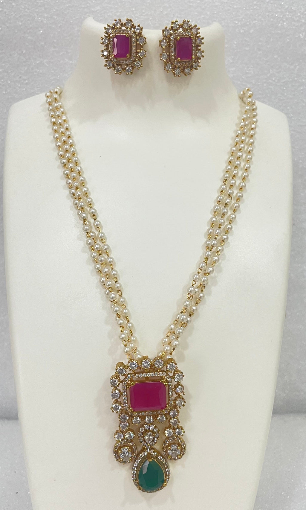 AD single stone locket set with 3 layered pearl strand L1109 1109