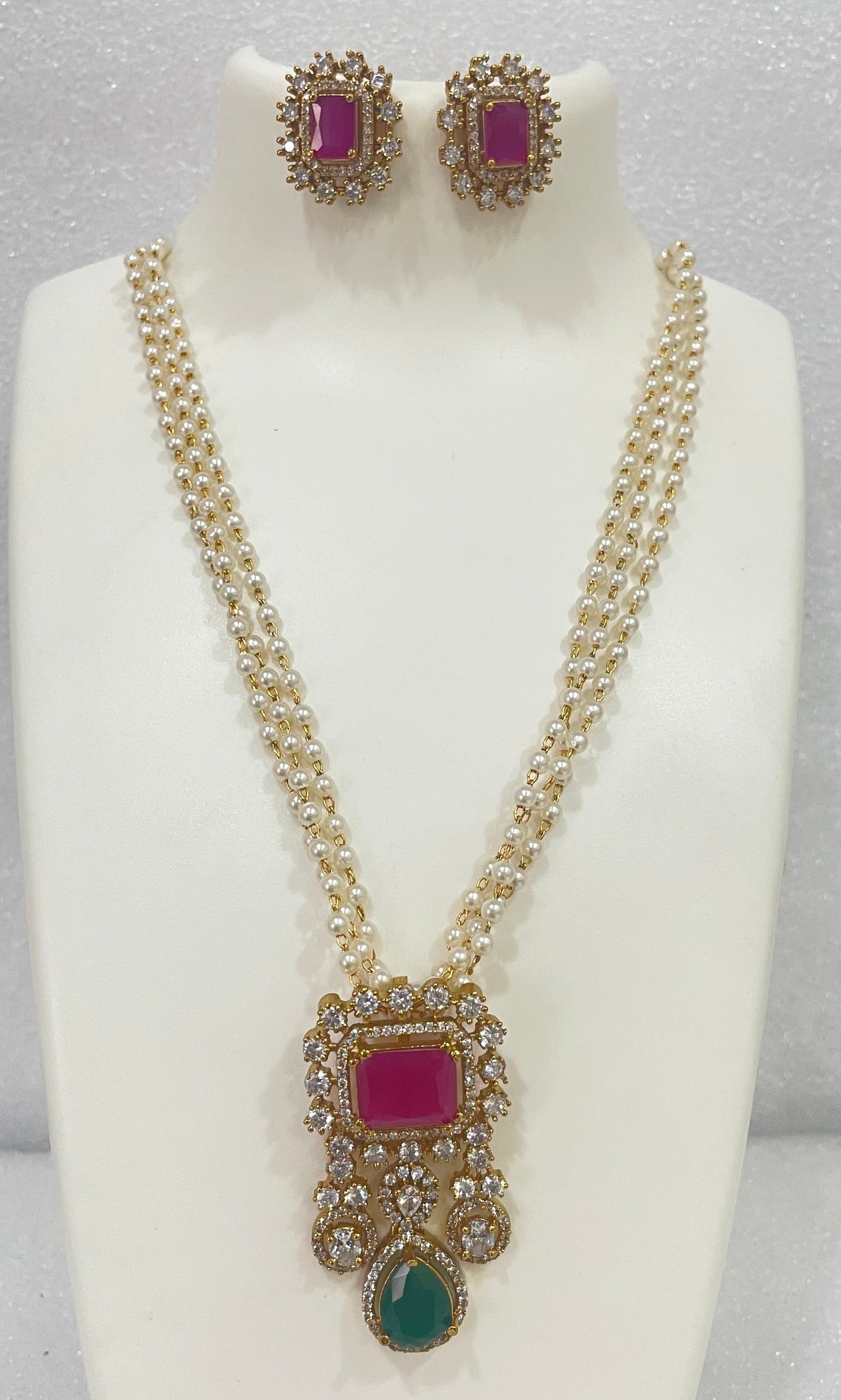 AD single stone locket set with 3 layered pearl strand L1109 1109