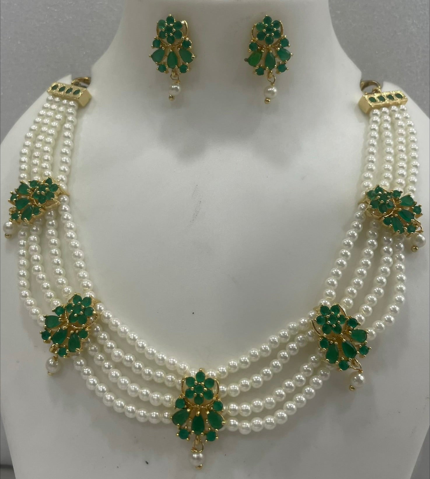 AD and pearl choker CH1103