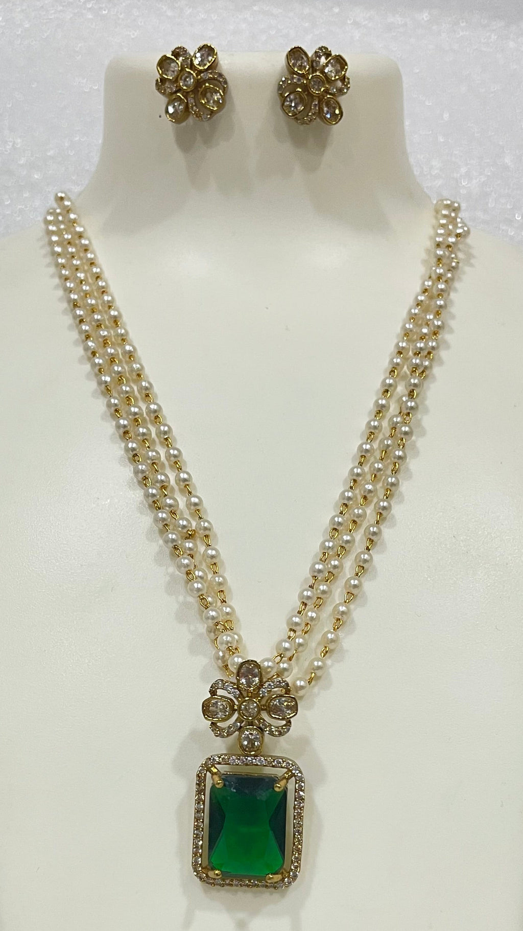 AD single stone locket set with pearl strands L1105 1105