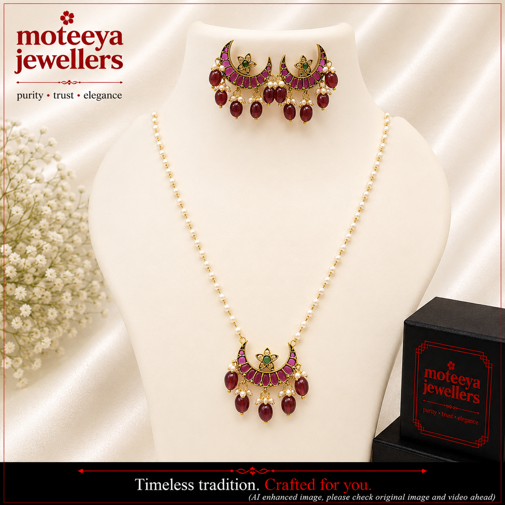 Chandrakor Set with Green White Star and Red Uncut Stones m545 545