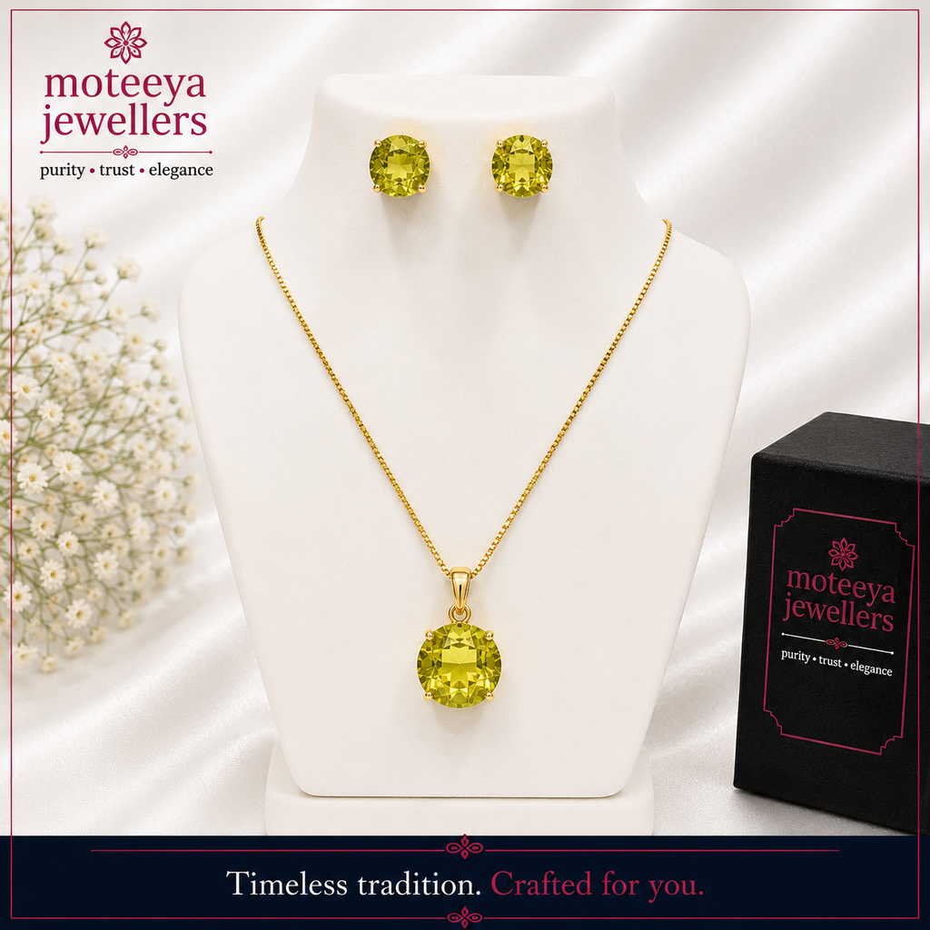 Parrot Green Locket Set in Cut Stone m314