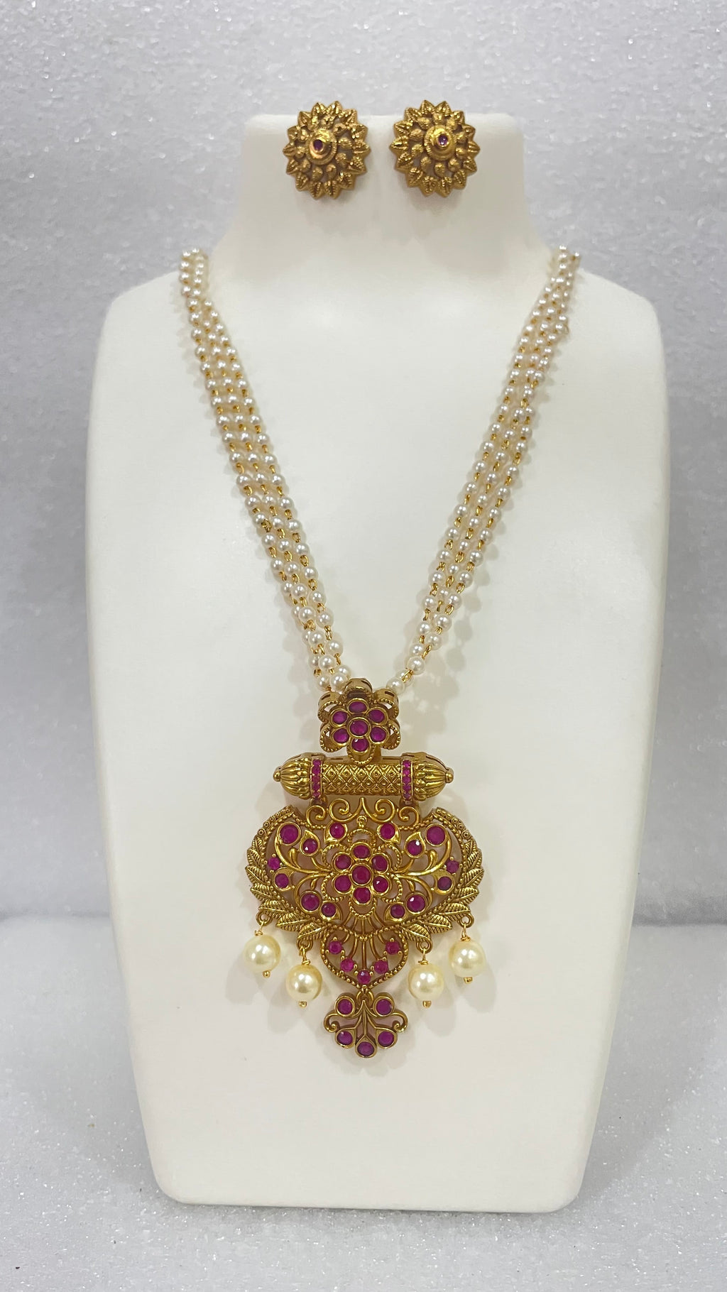 Antique red flower locket set with pearl strands L1117 1117