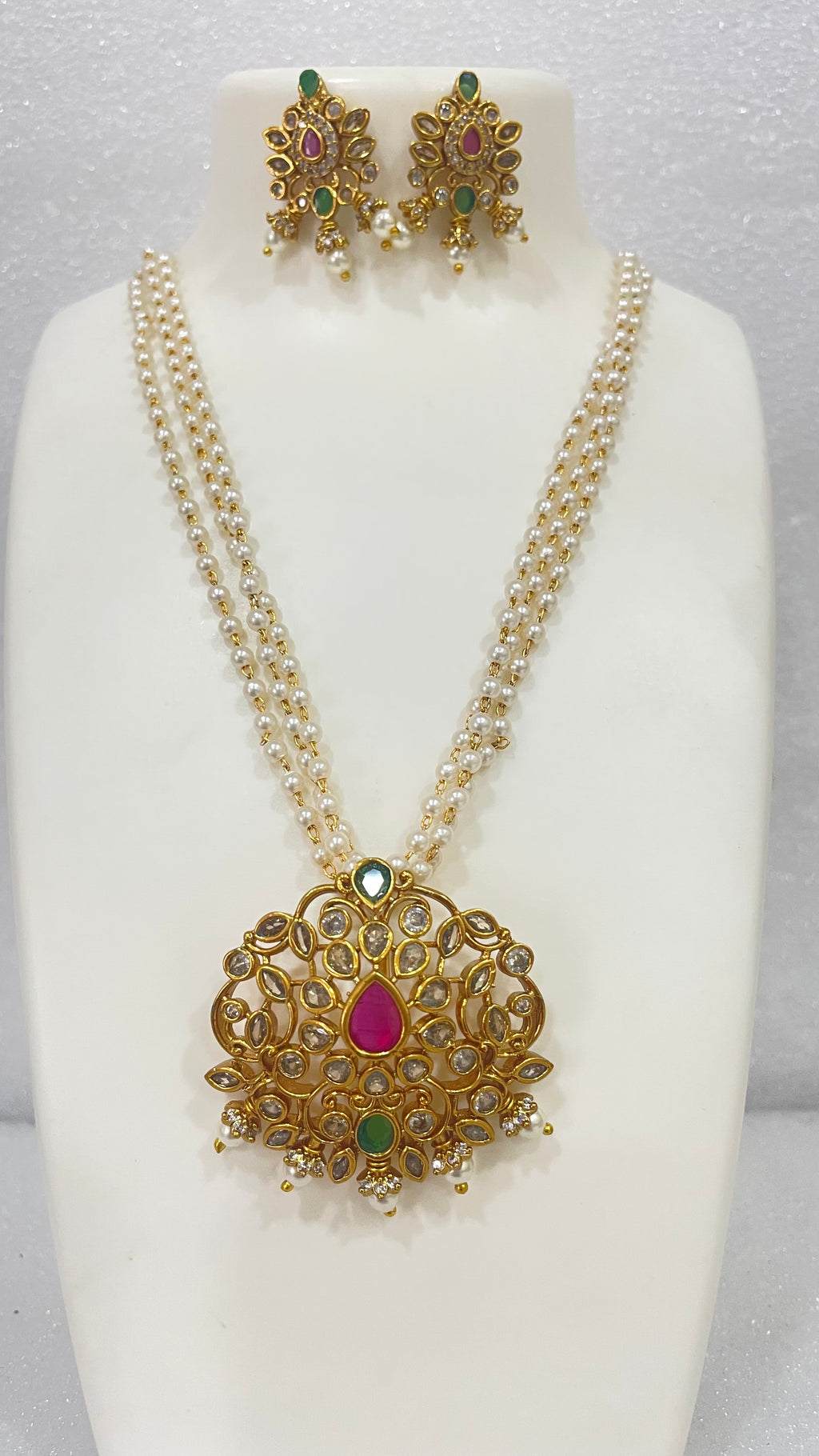 Anitque finish red green locket set with 3 layered pearl strands L1112 1112