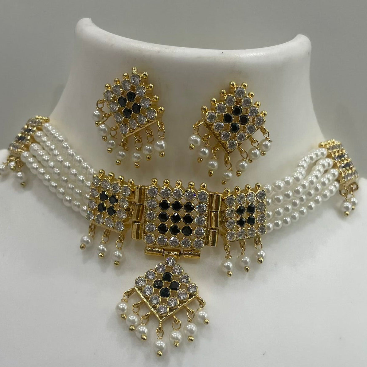 Black and White AD square Choker CH1108