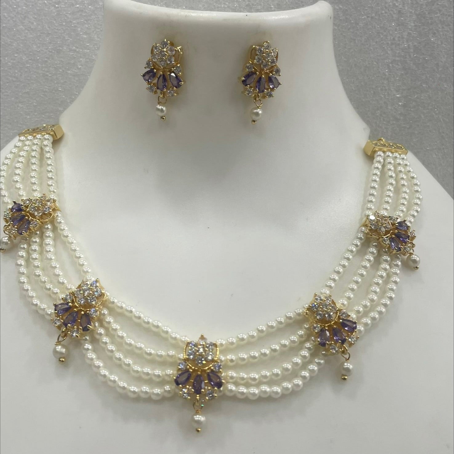 AD and pearl choker CH1103