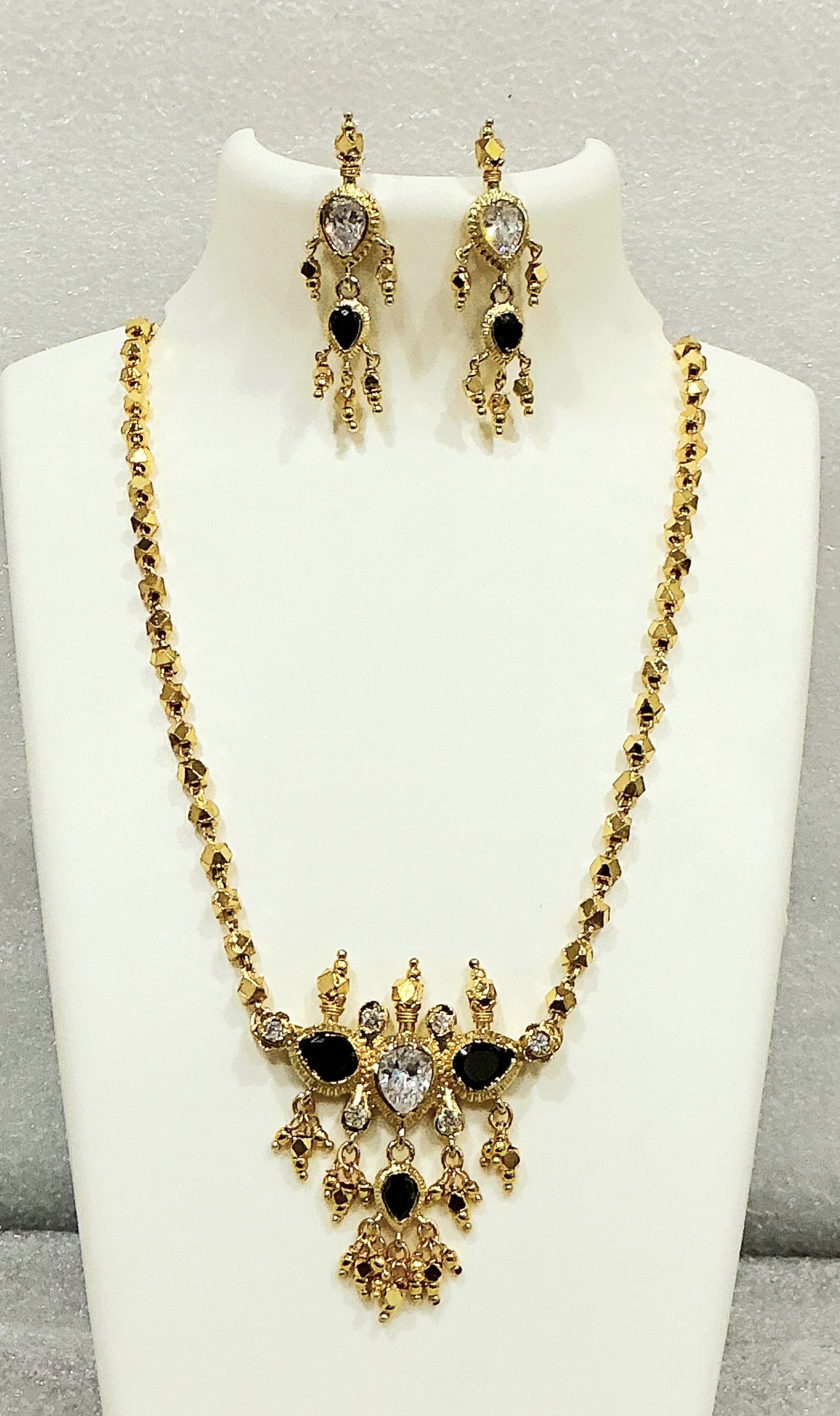 Black White Tanmani Golden Beads m431 431