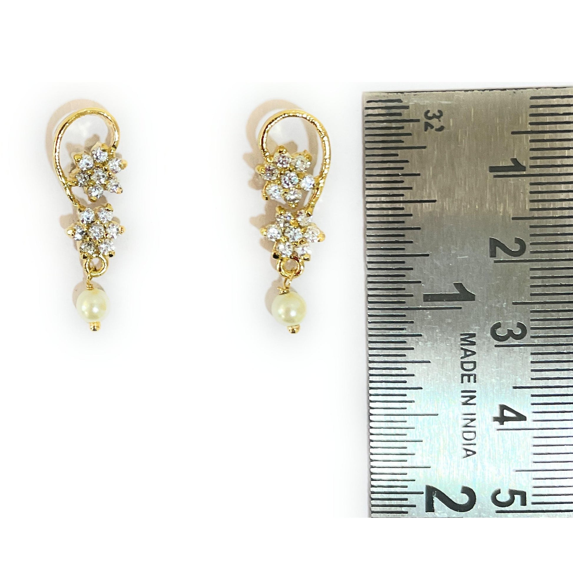 Gold Platted Flower Pair Earrings White