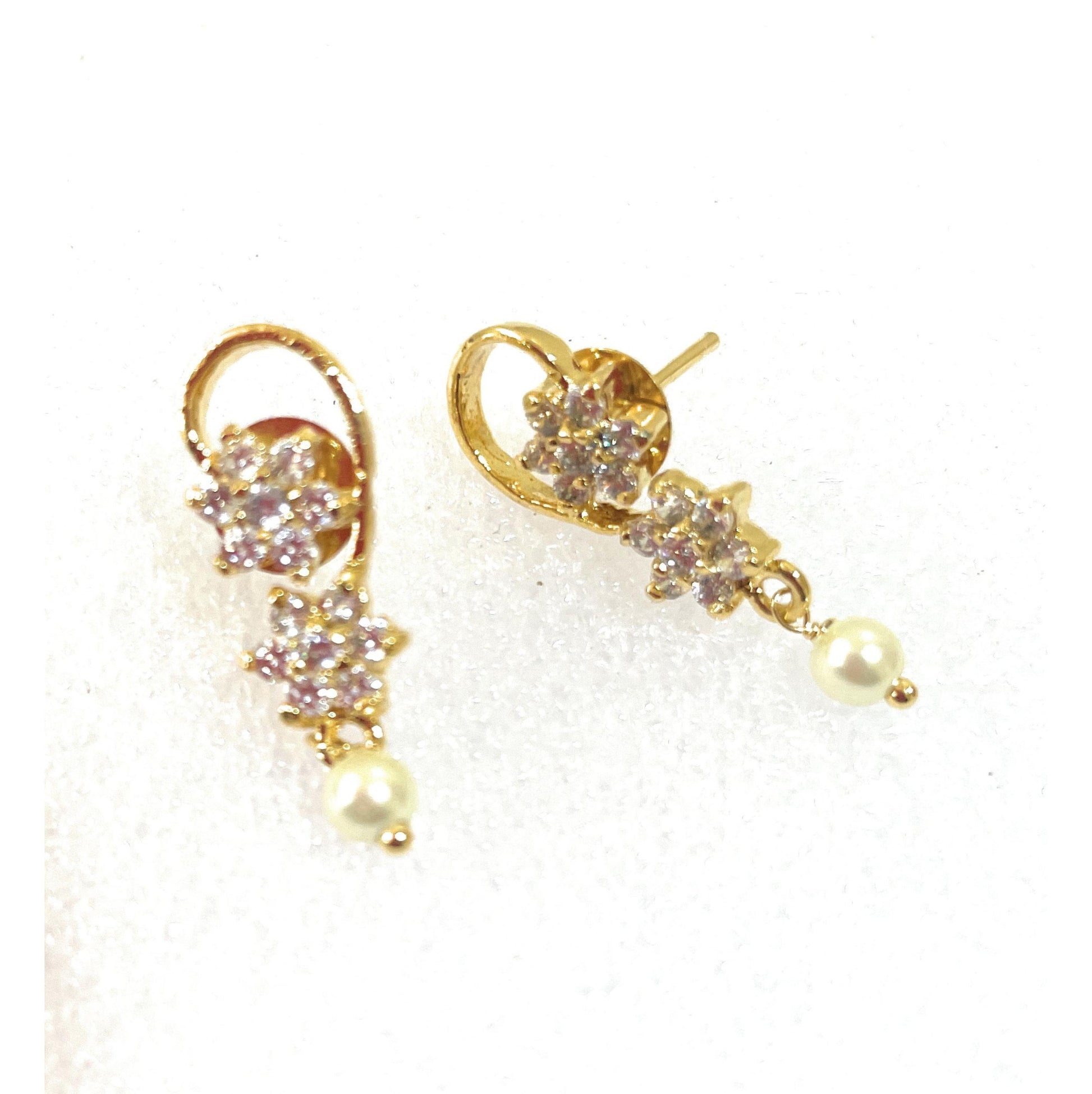Gold Platted Flower Pair Earrings White