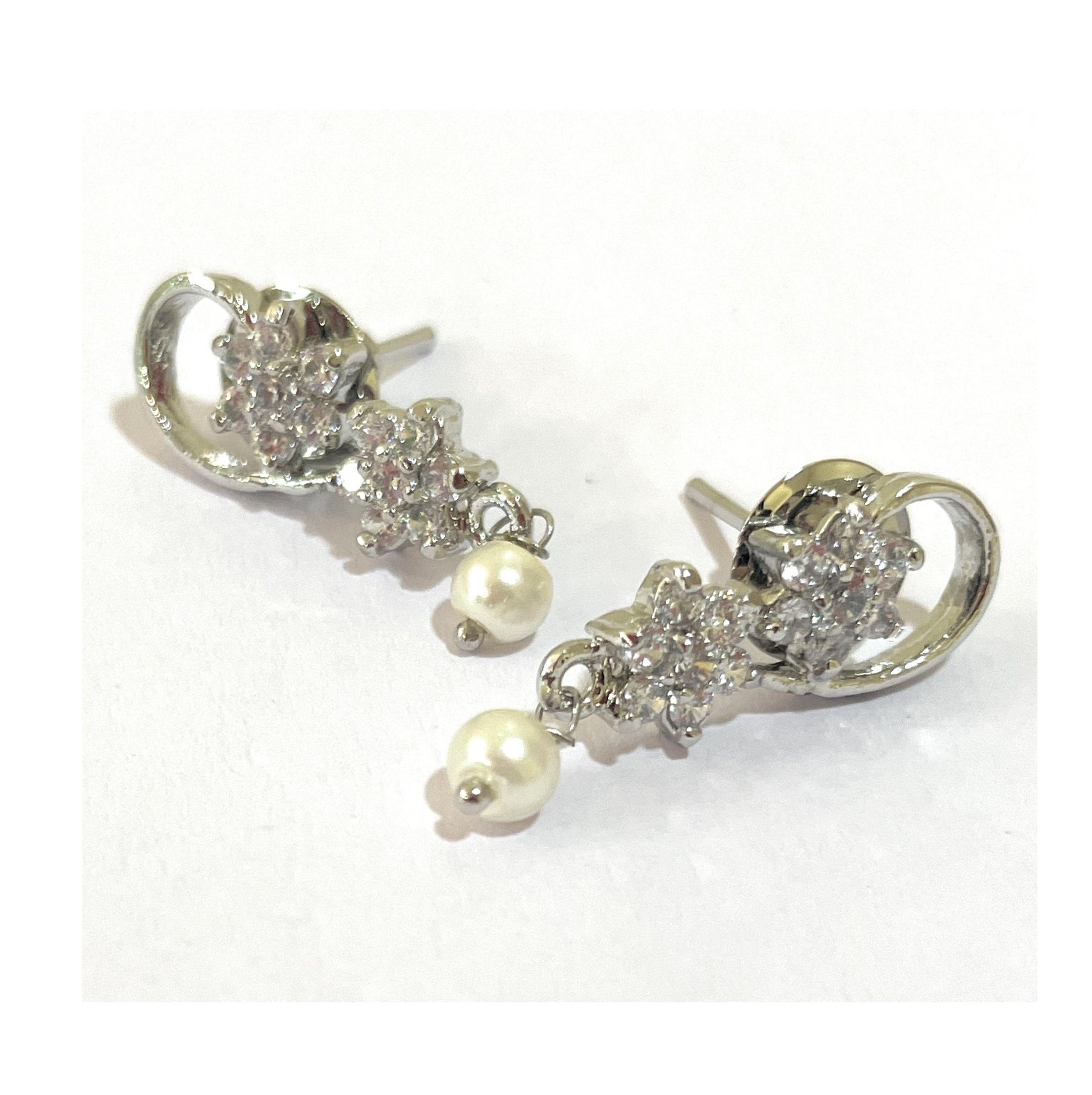 Silver Platted Flower Pair Earrings White