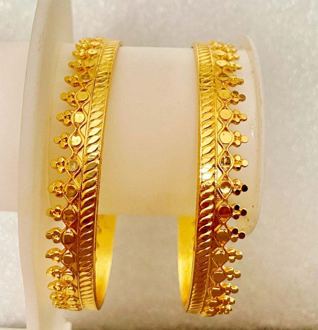 Golden Finish Crown Design Pichodi m745 745