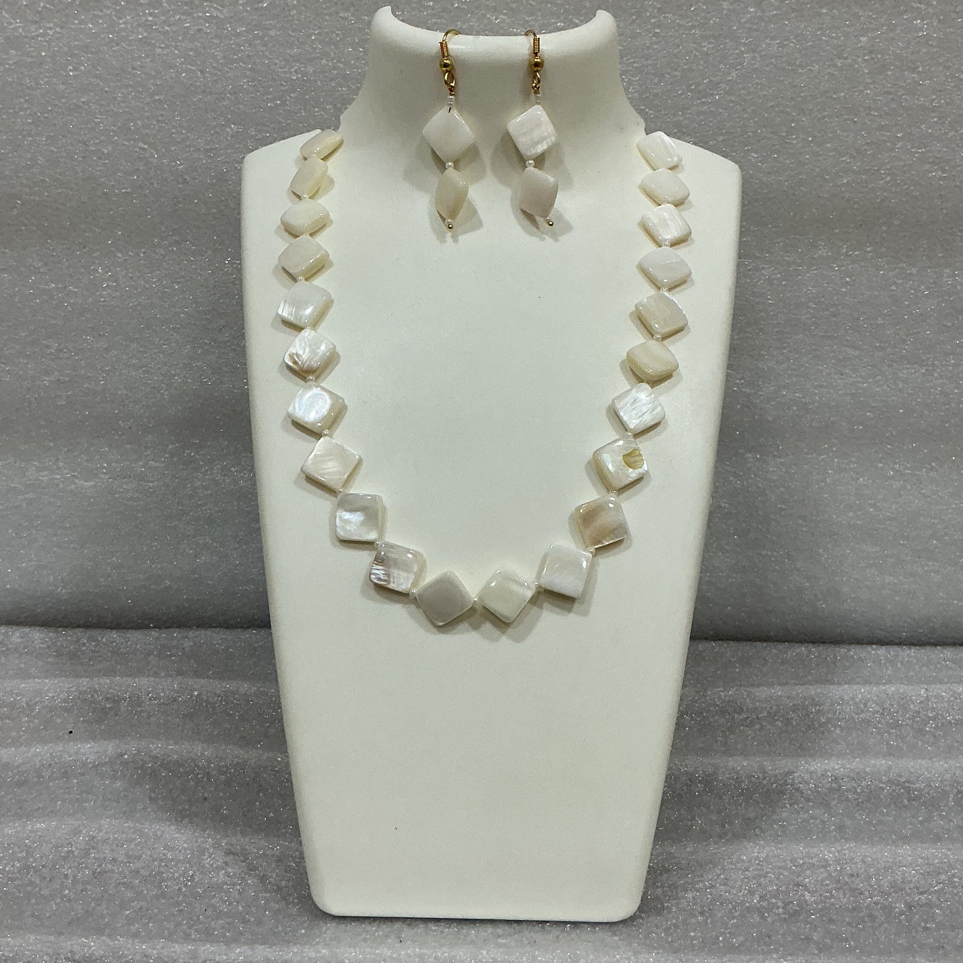 Mother of Pearls Necklace Set mCh413 413