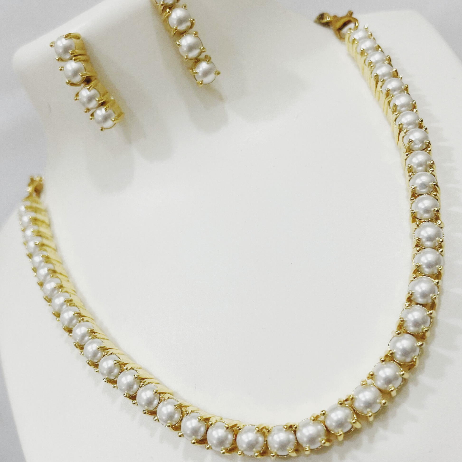 Moti Single Line Necklace m349