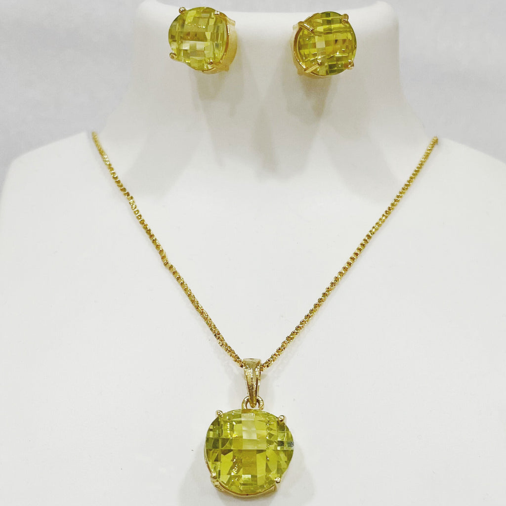 Parrot Green Locket Set in Cut Stone m314