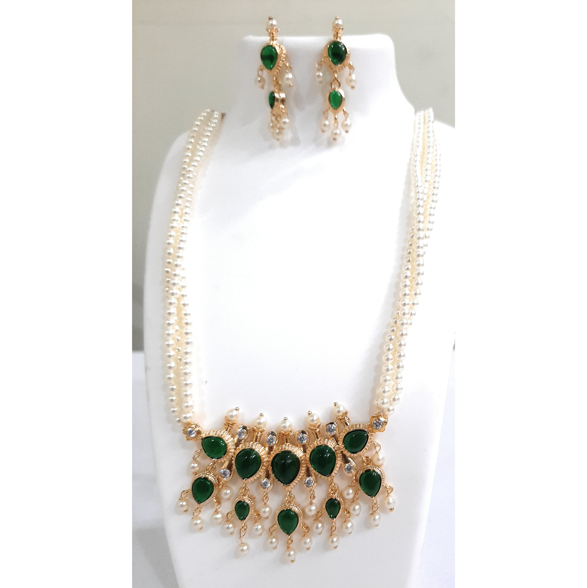 Green Pota (Uncut) American Diamond Maharashtrian 5-leaves Tanmani Set